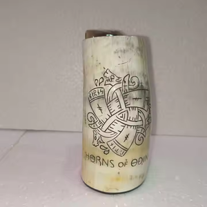 Tasse à corne à boire pour vin et bière hautement polie et fabriquée à la main avec du naturel par l'artisanat du croissant - Product Image 1