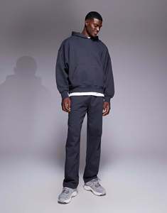 Conjunto deportivo de sudadera con capucha y pantalón de chándal para hombre, con marca personalizada, suave y cálido, para un estilo de vida activo. - Product Image 3