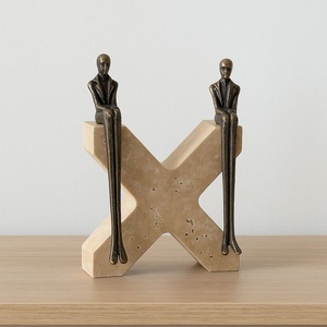 Elegante escultura de hoja de ginkgo de latón con base de piedra travertino añade encanto artístico, decoración lujosa y belleza natural atemporal. - Product Image 4