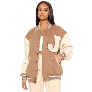 Chaqueta universitaria corta transpirable de talla grande para mujer, chaquetas de béisbol con letras y manga de cuero bordada con logotipo personalizado para mujer - Product Image 1