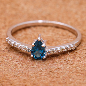 Precioso Londres Topacio Azul y Diamante 925 plata esterlina hecho a mano mujeres Anillos De Compromiso joyería para venta al por mayor - Product Image 1