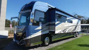 Autocaravana American Coach American Dream 42Q 2022 2023 2020, Clase A-Diésel, Disponible para la Venta, Vehículo para 4-6 Personas - Product Image 5
