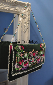 Pochette à broderie faite à la main pour femmes ethnique Tradebyd Patchwork sac à main avec fermeture à glissière caractéristique douce - Product Image 2