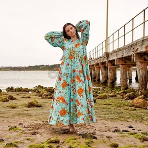 Novedades Vestidos casuales Vacaciones de verano Vestido largo Maxi Vestido de mangas largas abullonadas Ropa de diseñador Cuello frontal Botón en V - Product Image 1