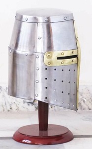 Casque de chevalier antique médiéval édition spéciale des templiers casque de chevalier viking armure casque de croisé médiéval avec croix en laiton - Product Image 2