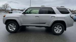 โตโยต้า 4Runner SR5 4WD ปี 2019 - Product Image 2