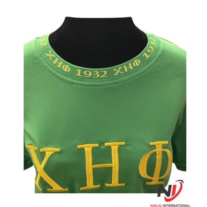 T-shirt pour femmes personnalisé avec Chi Eta Phi style tortue T-shirt imprimé de lettres pour femmes T-shirt personnalisé col en V pour femmes - Product Image 5