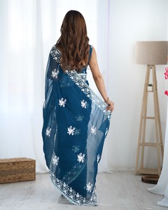 Georgette douce de qualité supérieure avec des paillettes travail Saree femme fabricant et fournisseur de mode de Surat - Product Image 3