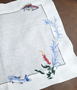 Ensemble de napperons et de serviettes de table de conception de poissons brodés pour la maison Restaurant ensemble de napperon et de serviettes de luxe en lin blanc ourlet - Product Image 5