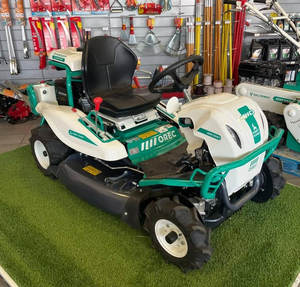 เครื่องตัดหญ้าแบบนั่งขับ Rabbit Mower รุ่น RM982F ขับเคลื่อน 4 ล้อ เครื่องยนต์เบนซิน 196 ซีซี ใบมีดแบบโรตารี่ ถังเก็บหญ้าด้านหลัง ความจุ 200 ลิตร ระดับมืออาชีพ - Product Image 1