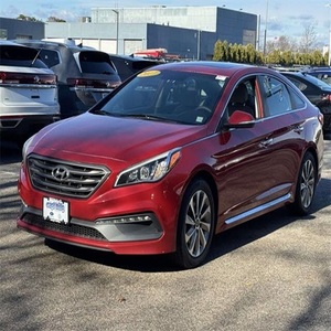 SONATA 2017 d'occasion en excellent état, boîte manuelle 6 vitesses, traction avant, moteur 2.4L 185 CV, berline 14 Sport, couleur extérieure rouge écarlate, transmission prête à l'emploi. - Product Image 1