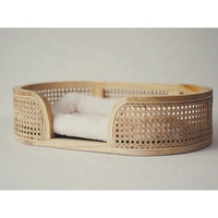 Lit chat en bois de haute qualité combiné rotin avec coussin confortable variété de couleurs OEM emballage personnalisé fait à la main du Vietnam