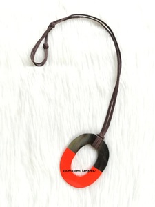 Collar de Estilo Bohemio Moderno para Mujer, con Colgante Ovalado de Resina Amarilla y Cuerno de Búfalo, Joyería de Moda Ecológica, Artística y Coleccionable - Product Image 4