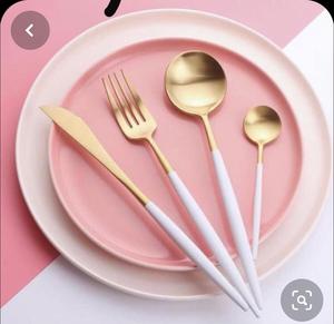 Juego de cubiertos de acero inoxidable con acabado dorado, diseño sofisticado para comidas extraordinarias y momentos memorables - Product Image 3