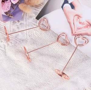 Soporte único para tarjetas de metal en oro rosa, diseño elegante, perfecto para decoración de vajilla en bodas y oficinas - Product Image 3