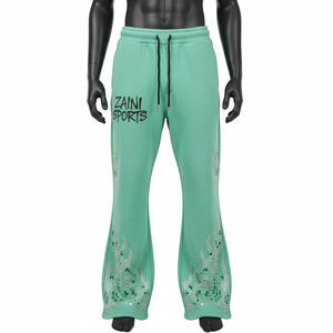 Pantalon évasé en molleton de coton premium pour homme, vert délavé au soleil, avec logo personnalisé en strass thermocollé, coupe ajustée - Product Image 1