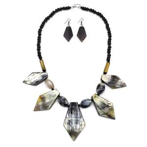 Cuerno natural hecho a mano de alta calidad Venta caliente americana elegante mujer y niñas desgaste de fiesta y collares de uso diario - Product Image 1