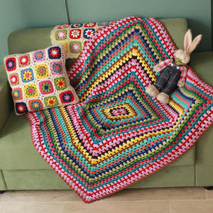 Manta o Alfombra de Algodón Grueso con Diseño Floral de Ganchillo Hecho a Mano, Colcha o Manta Trenzada - Product Image 1