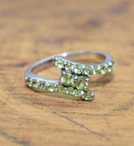 Anillo de Plata de Ley 925 con Peridoto, Joyería Artesanal de Estilo Bohemio para Mujer, Regalo para Chicas - Product Image 1