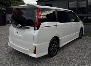 Usado para Noah 2018 2.0L Automático Gasolina Hatchback con Asientos de Cuero, Neumáticos R17, Interior Oscuro - Product Image 5