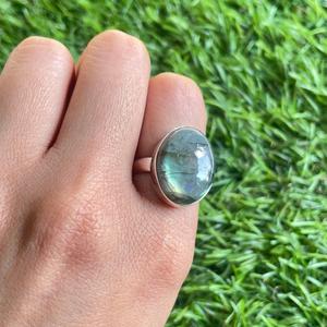 Bague en argent sterling 925 avec labradorite naturelle bleue feu, faite à la main, pierre précieuse labradorite, bijoux pour femmes, bague de mariage, cadeau pour femmes - Product Image 1