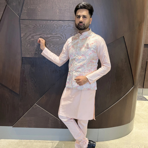 Premium algodón mandarín cuello Kurta payjama conjunto con jequard trabajo y koti perfecto para todas las ocasiones - Product Image 1