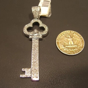 Colgante de Llave para Hombre en Plata de Ley 925 con Moissanita de Corte de 2 Quilates, Chapado en Rodio, Moderno y Personalizado para Regalo de Boda o Fiesta - Product Image 3