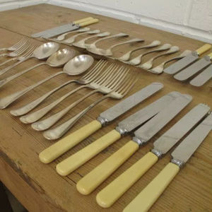 Vaisselle de luxe en acier inoxydable, design incroyable, espaces axés sur la qualité, sélectionnée par les chefs, fabriquée à la main, en relief, livraison immédiate en Inde, pour les fêtes - Product Image 1