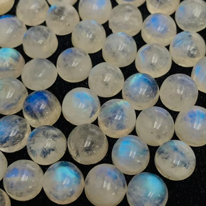 Mehrajudin Gems - Lote de 5000 Piezas de Gemas Redondas de Piedra Lunar Blanca de 9 mm, Calidad AA, Efecto FUEGO AZUL, Valoradas por Terceros - Origen India - Product Image 1