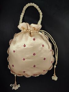 NOUVEAU-BEAUTIFUL Wrist POTLI Bags sur TISSU DE SOIE BRUTE AVEC Perles de Verre Cristal, Perle & DABKA BRODERIE pour Party-Wear/Mariage = 2025 - Product Image 2