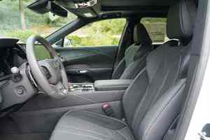 Lexus RX 500h F Sport d'occasion 2024, hybride turbocompressé 4 cylindres 250-300 ch, transmission intégrale, intérieur cuir, Euro IV - Product Image 3