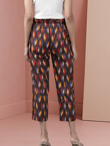 Pantalon en coton imprimé ikat multicolores pour femmes, doux et respirant, conçu pour une coupe régulière, idéal pour les occasions décontractées, le bureau, les voyages et le quotidien. - Product Image 3