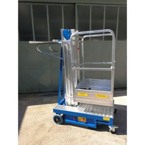 Plateforme Élévatrice Électrique E200 à Chargement Frontal Réglable pour les Secteurs de la Construction et Hôtellerie – Neuve ou d'Occasion, avec Pompe, Moteur et Propulseur - Product Image 3