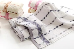 Serviette de voyage en tissu éponge 100% coton, haute densité, jacquard, pour le visage et les mains, séchage rapide et style coloré - Product Image 2