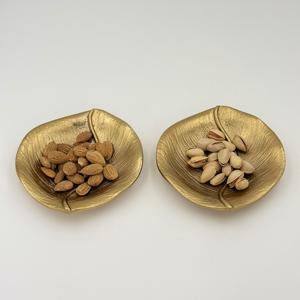 Nouveauté : Ensemble de 2 bols en aluminium pour fruits secs avec finition PVD dorée et plateau, idéal pour offrir en cadeau lors d'un mariage ou d'une fête - Product Image 2