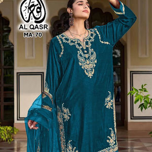 El último traje de Salwar de trabajo de secuencia de bordado de terciopelo de diseñador por Fab Zone - Product Image 1