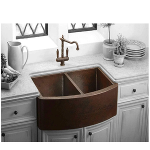 Évier de ferme en cuivre martelé à double cuvette avec séparation basse-Grand évier de cuisine avec deux bols égaux et un séparateur central bas - Product Image 1