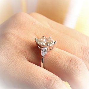 แหวนหมั้นหินสามชิ้นสำหรับผู้หญิง - Product Image 4