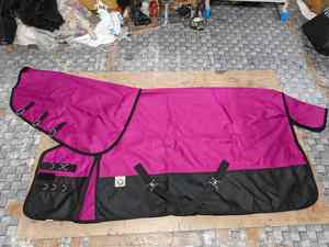 Offre Spéciale 600D équestre imperméable hiver cheval tapis Combo 100 grammes Polyester Fiber détachable cou couverture de participation personnalisée - Product Image 2