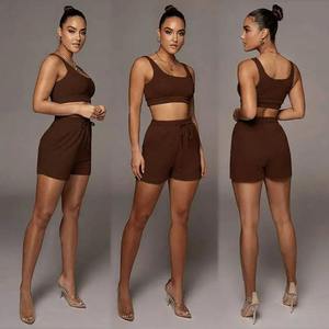 Conjunto Deportivo Informal de Dos Piezas con Logotipo Personalizado 2023, Pantalones Cortos de Felpa para Adolescentes y Mujeres de Talla Grande, Top Corto con Cuentas y Logotipo Frontal para Invierno - Product Image 4