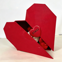 Boîte cadeau personnalisée en papier rouge en forme de cœur à double porte avec revêtement UV, roses artificielles pour la Saint-Valentin, mariage, cadeaux romantiques