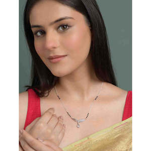 Compre un Mangalsutra de Plata Pura con Baño de Oro, Cadena de Perlas y Diamantes, Estilo Étnico Religioso, Regalo Perfecto para su Esposa - Product Image 4