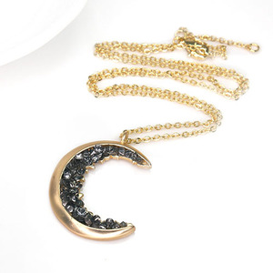Collier à breloque croissant de lune en cristal noir plaqué or, collier à pendentif lune incrusté pour la fête des mères - Product Image 6