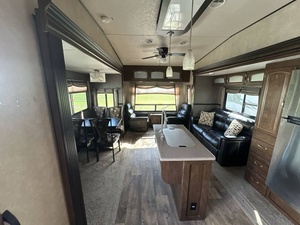 Caravane de luxe d'occasion 2016 F-o-r-e-s-t -R-i-v-e-r Wildwood H-e-r-i-t-a-g-e G-l-e-n 286RL - Product Image 5