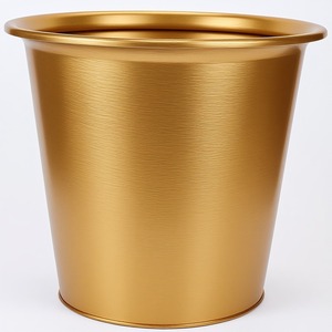 Pot de tuyau antique en laiton doré de luxe conçu avec des détails traditionnels pour un style de jardin classique, un affichage intérieur élégant - Product Image 3