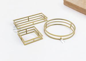 Ensemble élégant de 3 plateaux en métal avec poignées élégantes, parfait pour l'organisation du service et la décoration intérieure Solution d'affichage polyvalente - Product Image 2