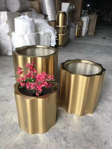 Jardinière galvanisée à décor de ferme Pot en métal rustique avec support en or - Product Image 2