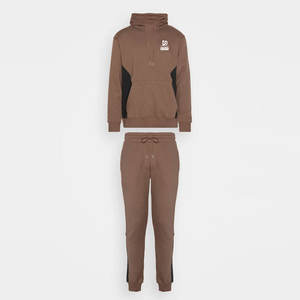 Chándal de entrenamiento liso para hombre, en oferta, personalizado, de corte ajustado y transpirable para adultos. - Product Image 1