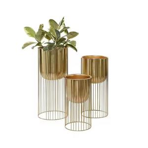 Jardinière à la main élégante à arrivée classique avec support Nouveau design Qualité d'exportation au prix de gros pour application de jardin - Product Image 1