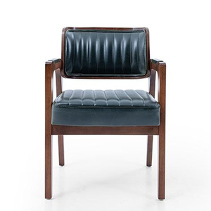 Silla Lutaya con material de madera maciza y chusion de cuero PU para uso en interiores y exteriores. - Product Image 3